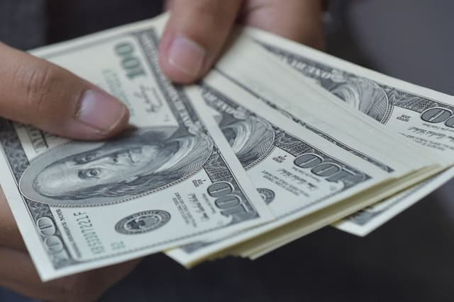 Precio del dólar en el Perú sigue cayendo pese a coyuntura política y social: revisa aquí su valor