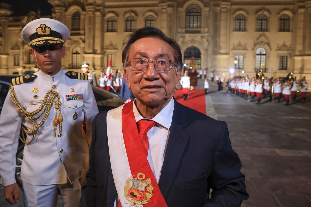 Presidente José María Balcázar se compromete a mantener lineamientos económicos