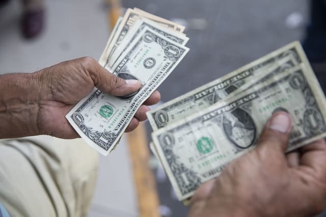 Dólar electoral: ¿por qué el tipo de cambio rompe tendencias ante la incertidumbre política?