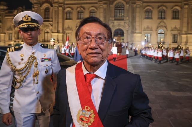 Presidente José María Balcázar se compromete a mantener lineamientos económicos