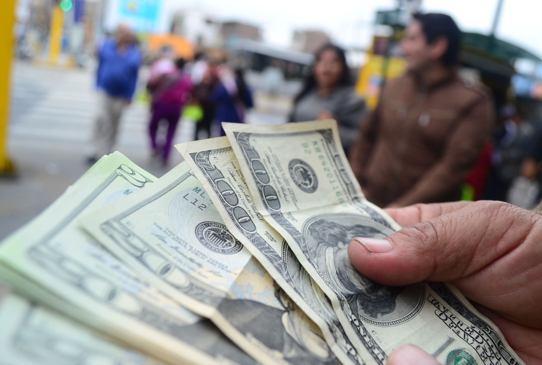 CAÍDA DEL DÓLAR ¿CÓMO NOS AFECTA?