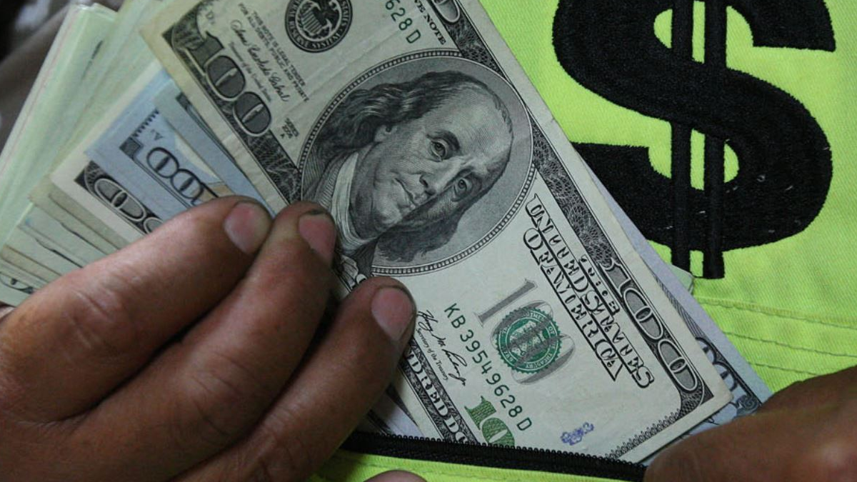 Tipo de cambio llega a s/4