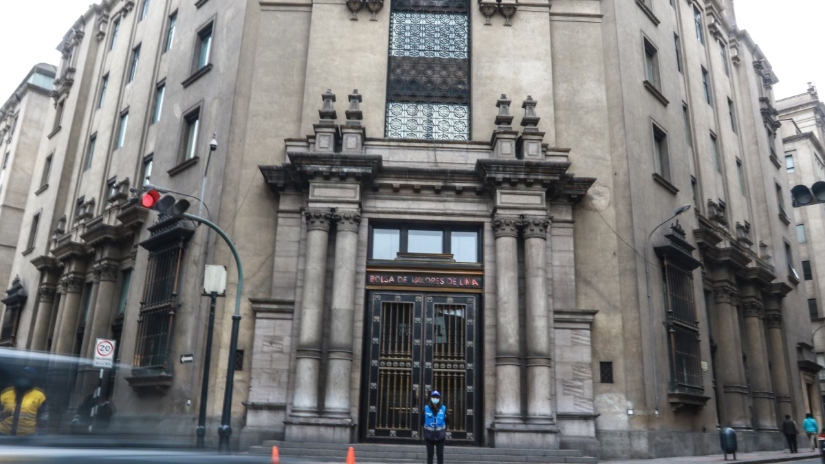 Gobierno plante subir tasa de interés