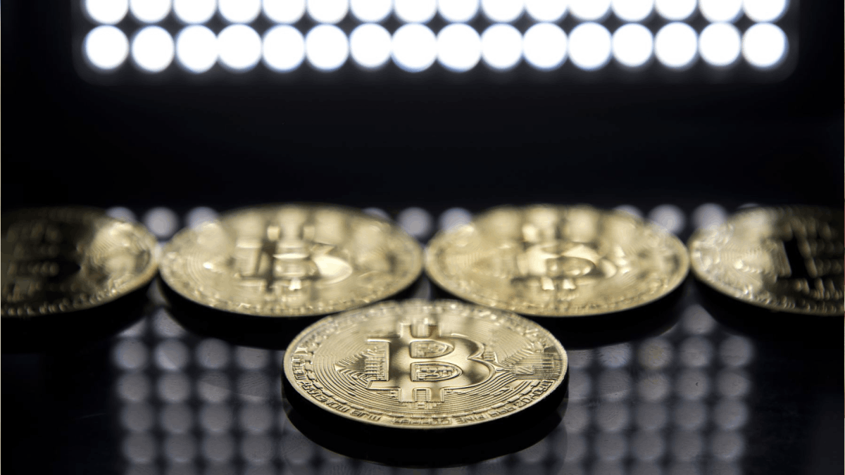 FMI pide a El Salvador eliminar al bitcoin como moneda de curso legal