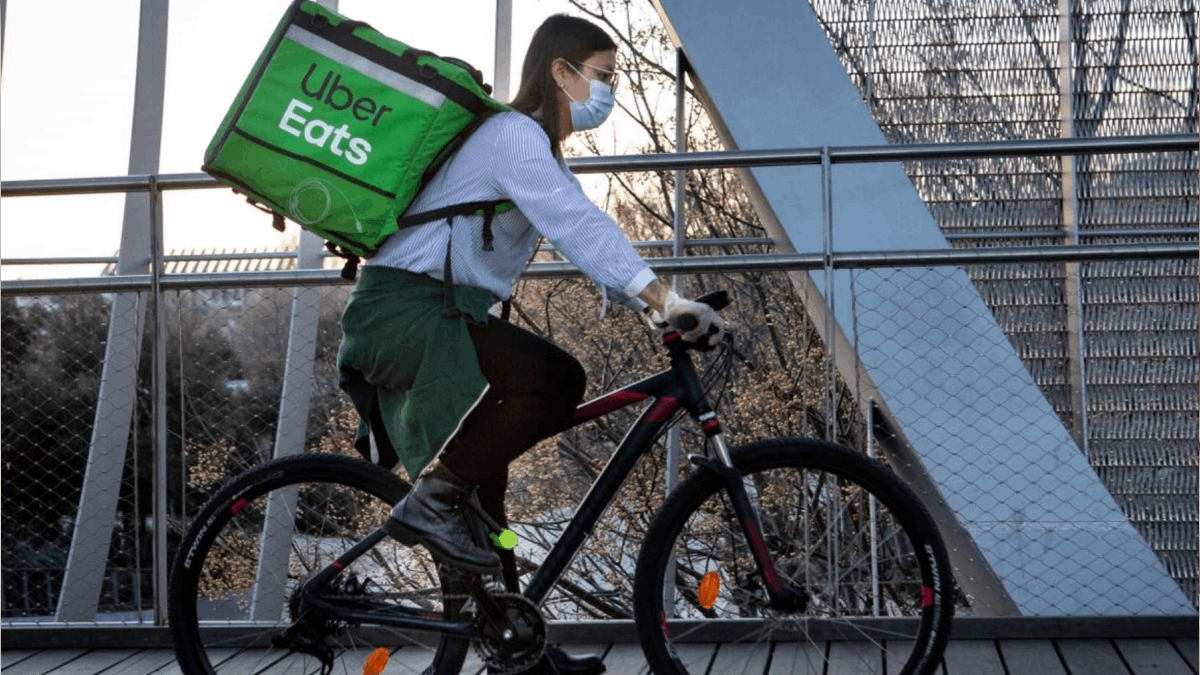 Repartidores de aplicaciones empiezan a tener derechos laborales