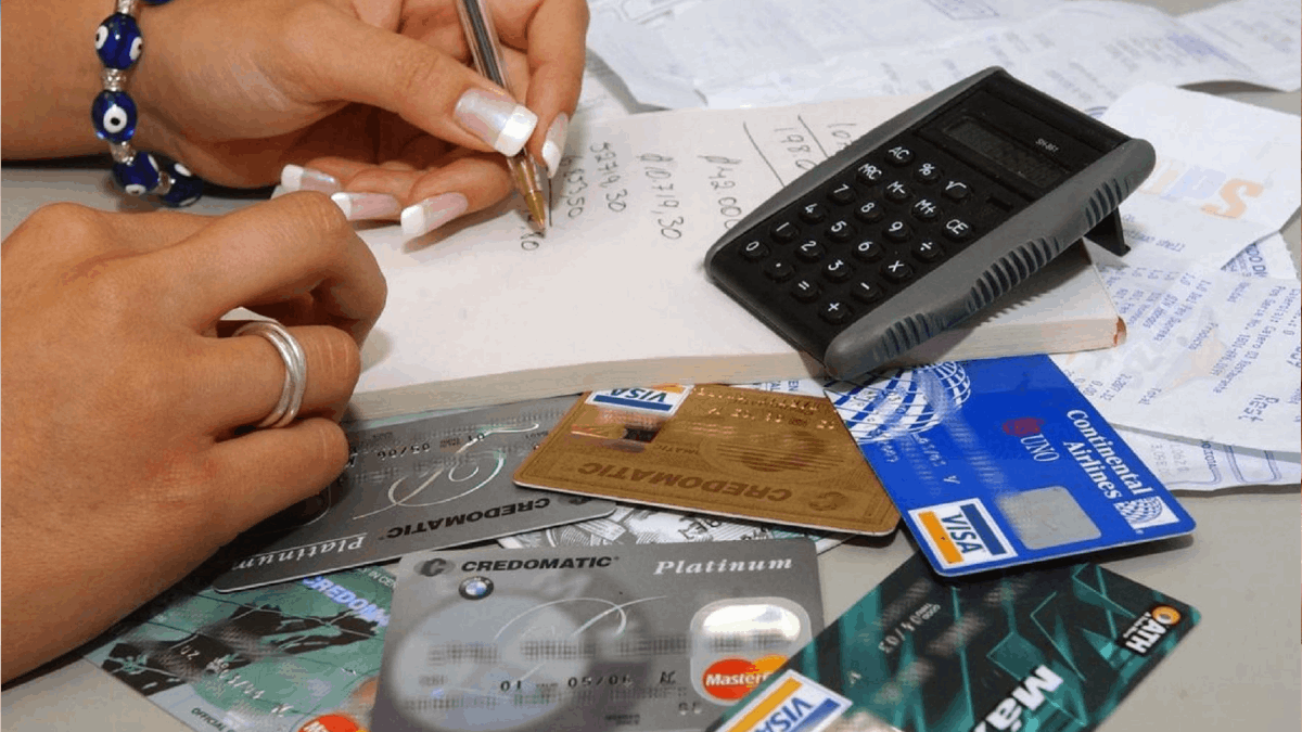 Recomiendan solo tener una tarjeta de crédito